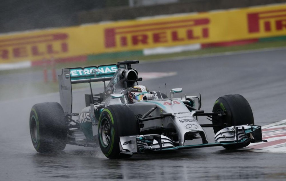 Sustabdytose Japonijos lenktynėse pergalė atiteko L. Hamiltonui