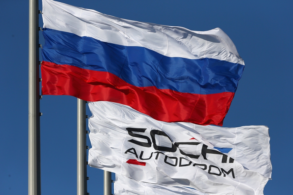 FOM reikalauja tylos grojant Rusijos himnui