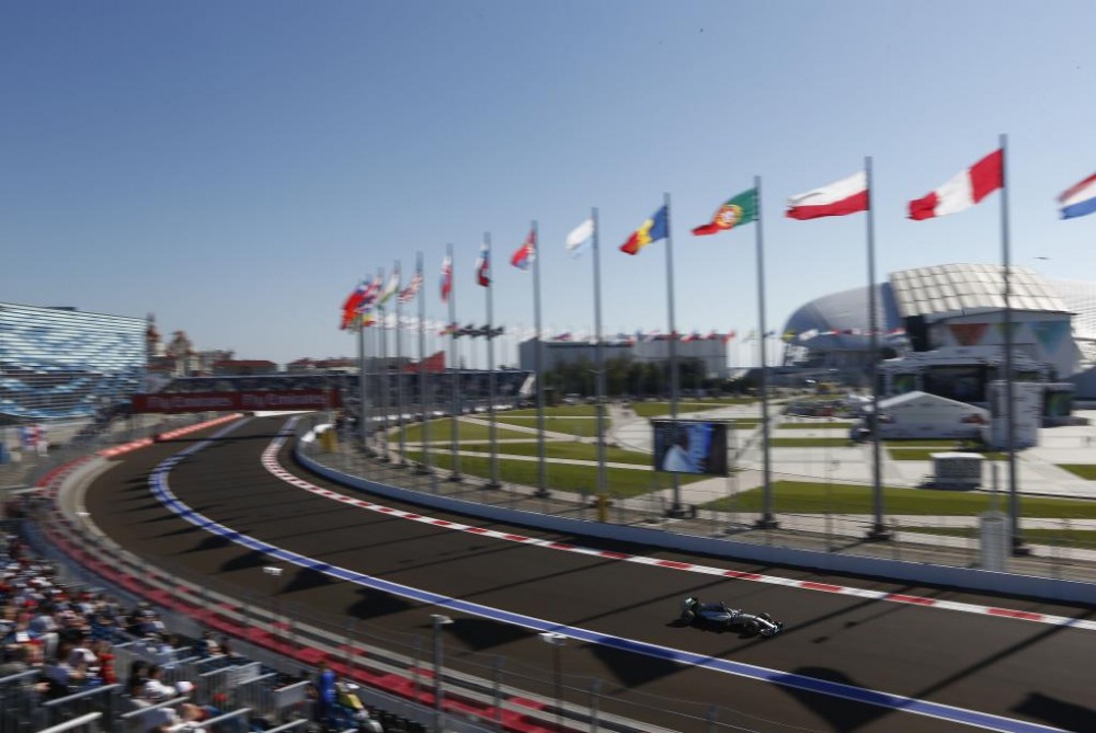 F-1 lenktynės Rusijoje nebus rengiamos tamsiu paros metu