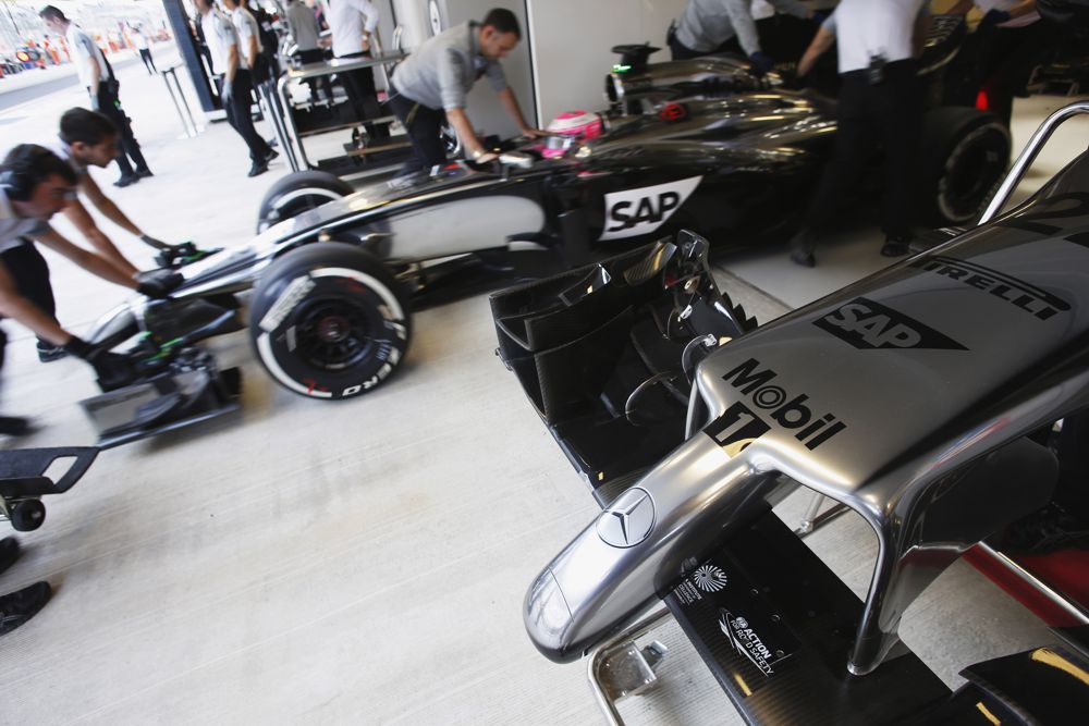 „McLaren“ yra pasiryžusi padėti mažesnėms F-1 ekipoms