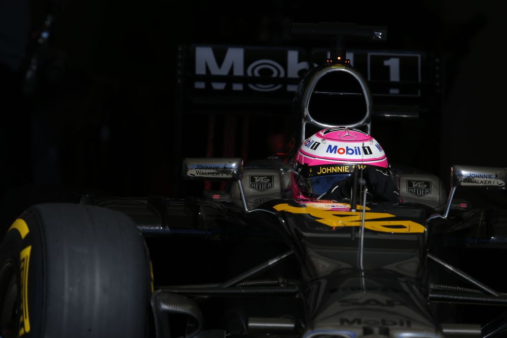 „McLaren“ neskuba paskelbti pilotų sudėties 2015 m.