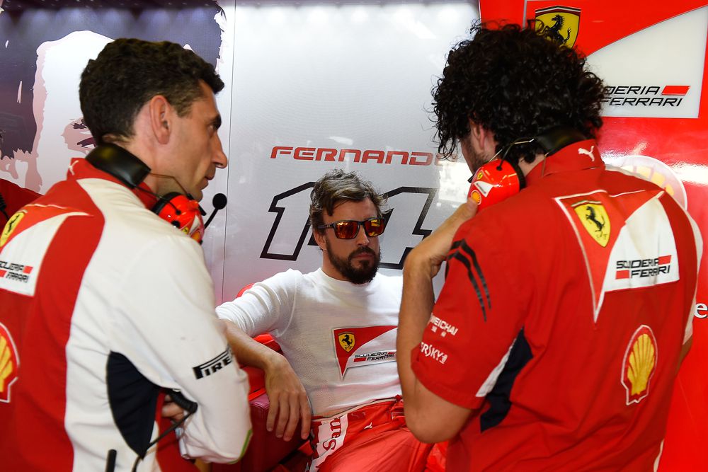 F. Alonso treniruotėse sutrukdė elektronikos problemos