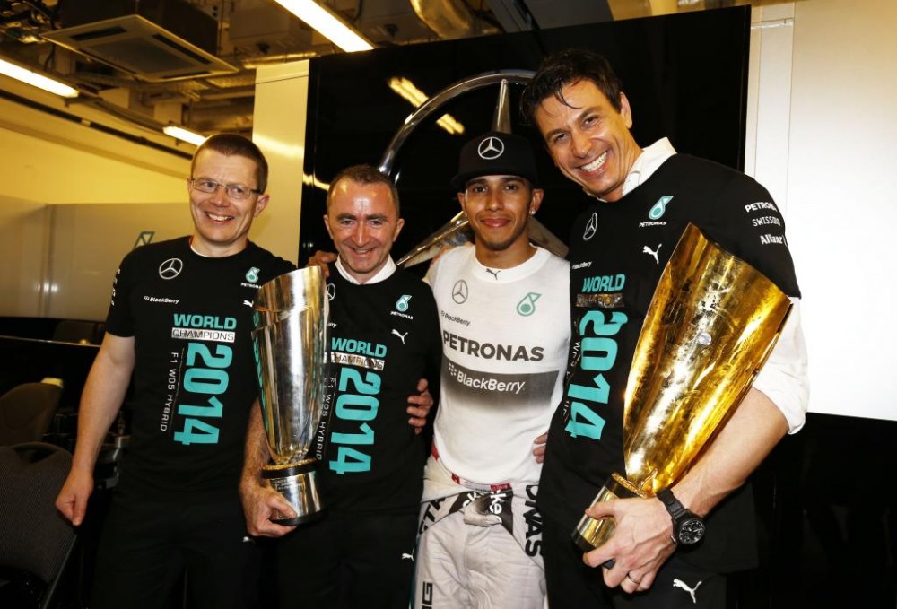 „Mercedes“ sutartį su L. Hamiltonu tiki pratęsti iki lenktynių Melburne