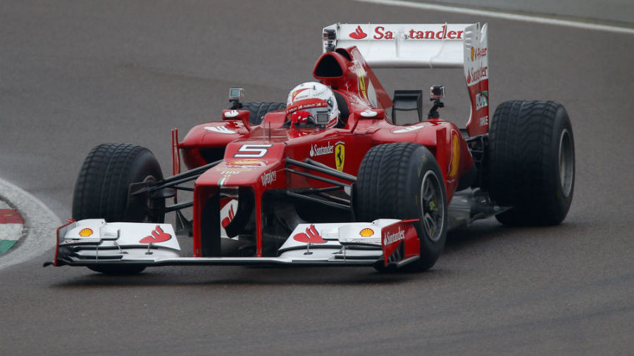 S. Vettelis išbandė „Ferrari“ bolidą