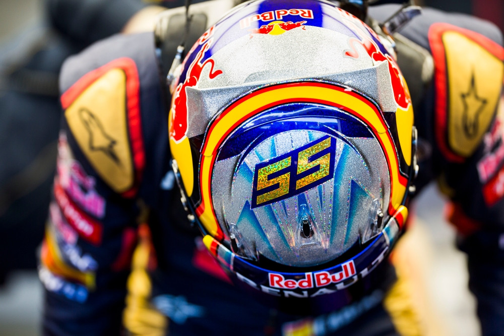 FIA patvirtino draudžianti pilotams keisti šalmų išdažymus
