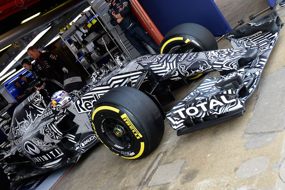 Antrąją bandymų dieną Barselonoje geriausiai sekėsi D. Ricciardo 