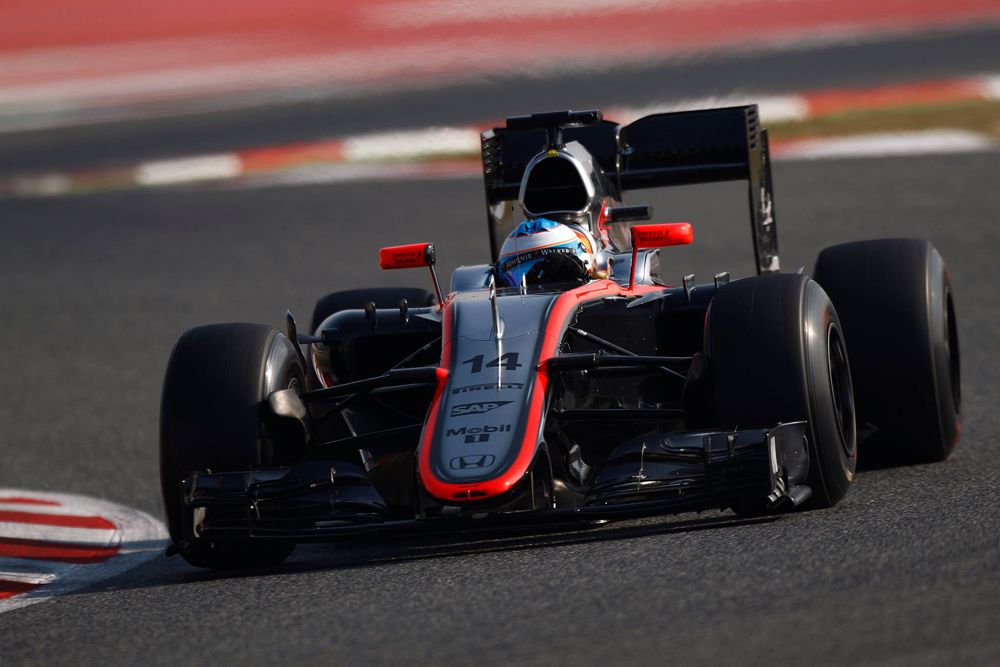 Prieš įvykstant avarijai Barselonoje, F. Alonso turėjo bėdų su vairo mechanizmu