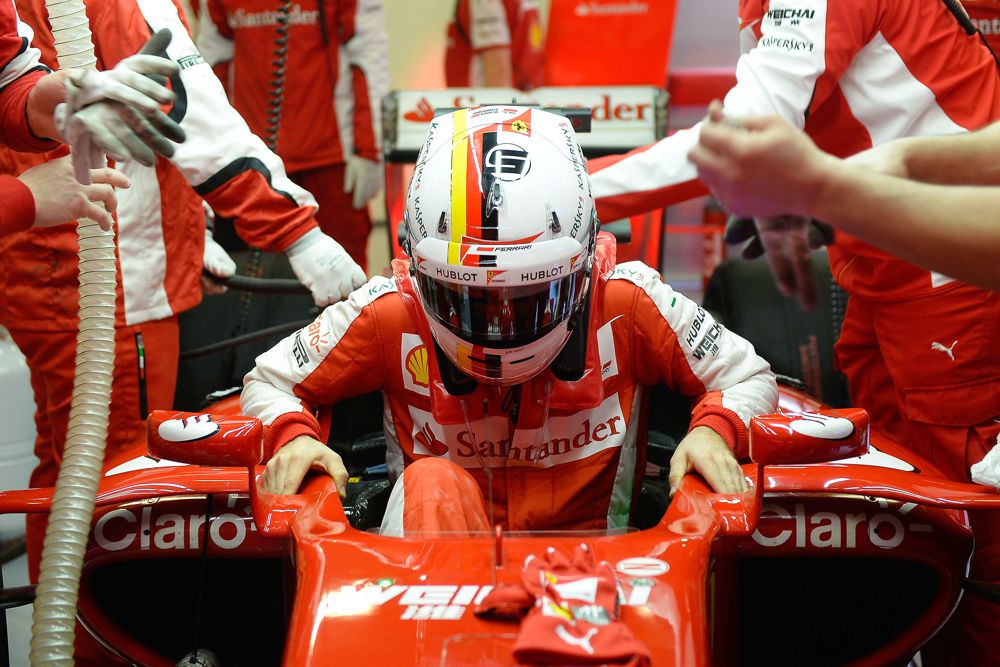 S. Vettelis nusiteikęs nepaisyti draudimo keisti šalmų išdažymus