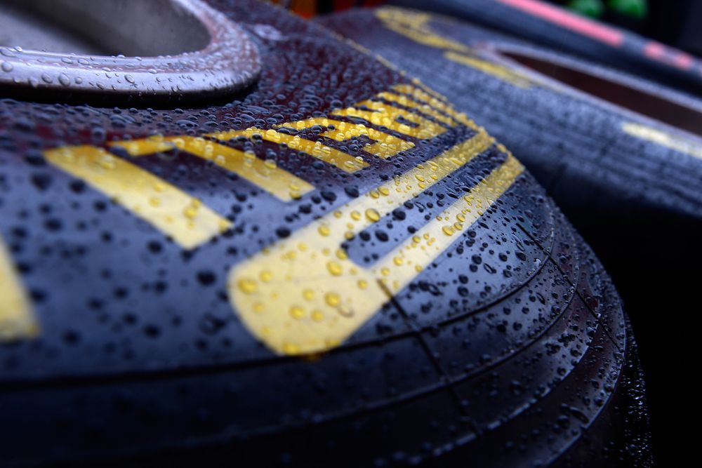 „Pirelli“ ginasi, dėl sprogusios padangos kaltina „Ferrari“ taktiką