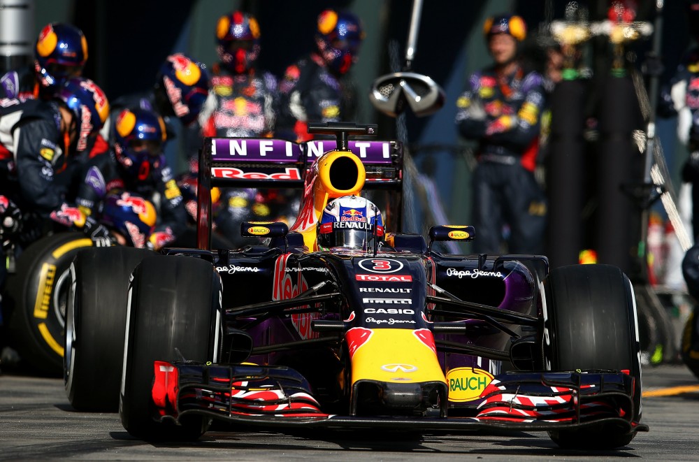 J. Allenas apie “Red Bull” grasinimus pasitraukti iš “Formulės-1“