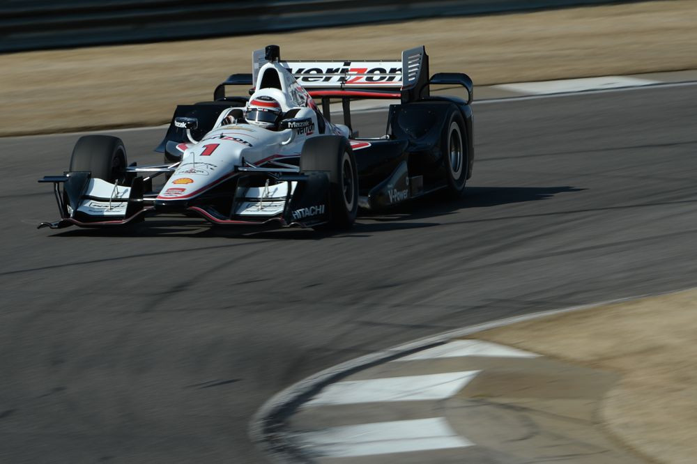 IndyCar. Antrąją bandymų dieną greičiausias W. Poweris