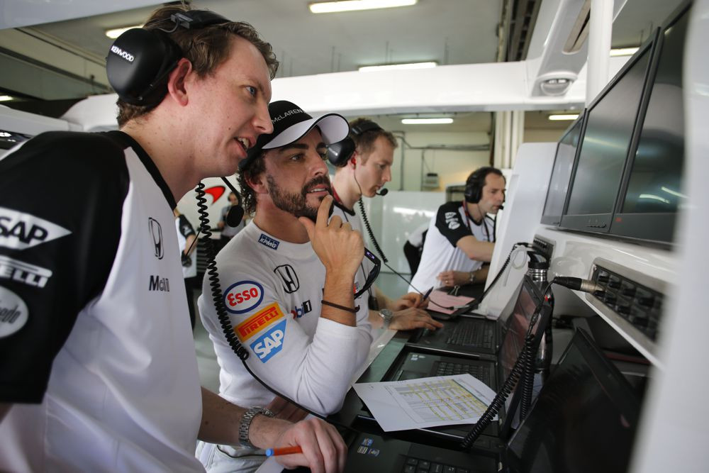 F. Alonso: nėra prasmės kopijuoti „Mercedes“