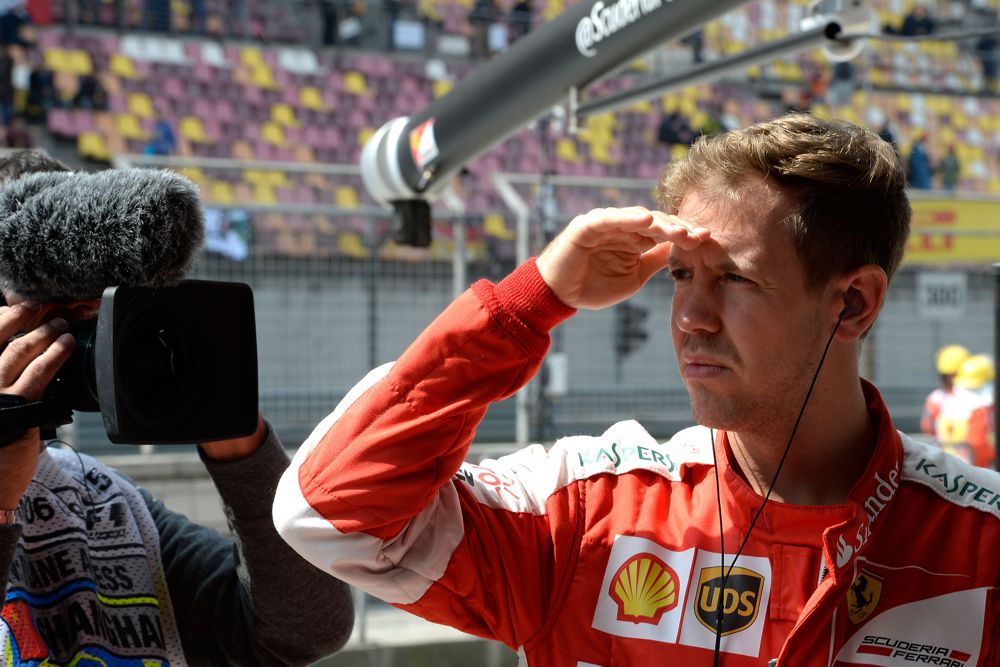 S. Vettelis: „Ferrari“ turi pasinaudoti „Mercedes“ nesėkmėmis