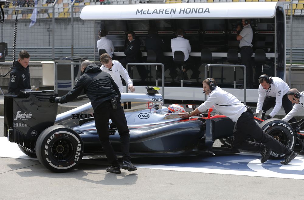 Bahreine „McLaren“ padidins variklio galią