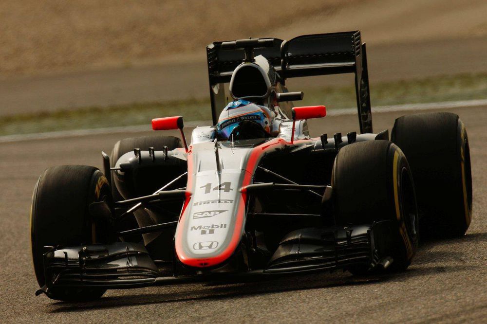 „McLaren“ rikiuotės priekyje tikisi kovoti 2016 m. gale
