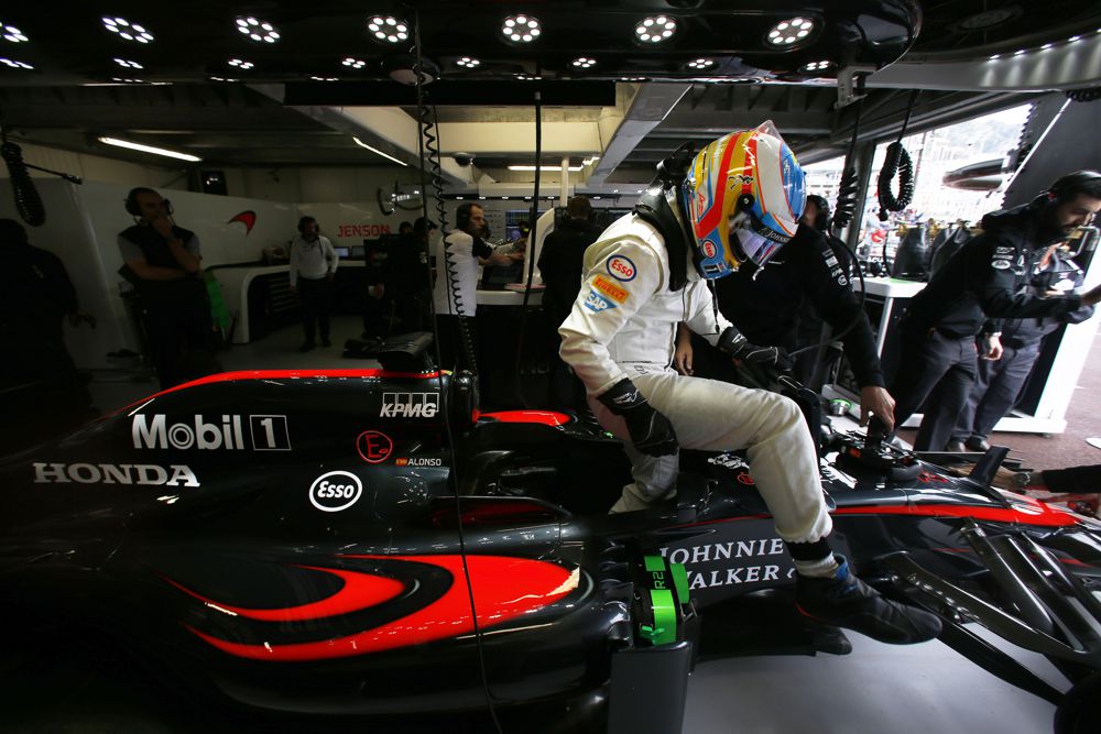 F. Alonso Austrijoje laukia atnaujintas bolidas ir bauda