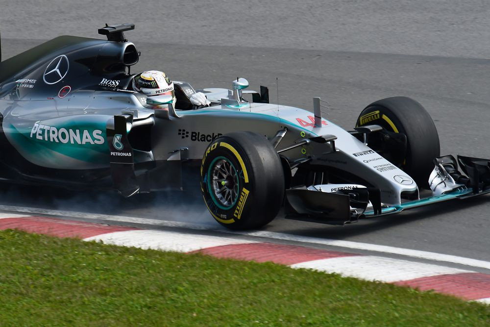 „Mercedes“: kova su „Ferrari“ dar nebaigta