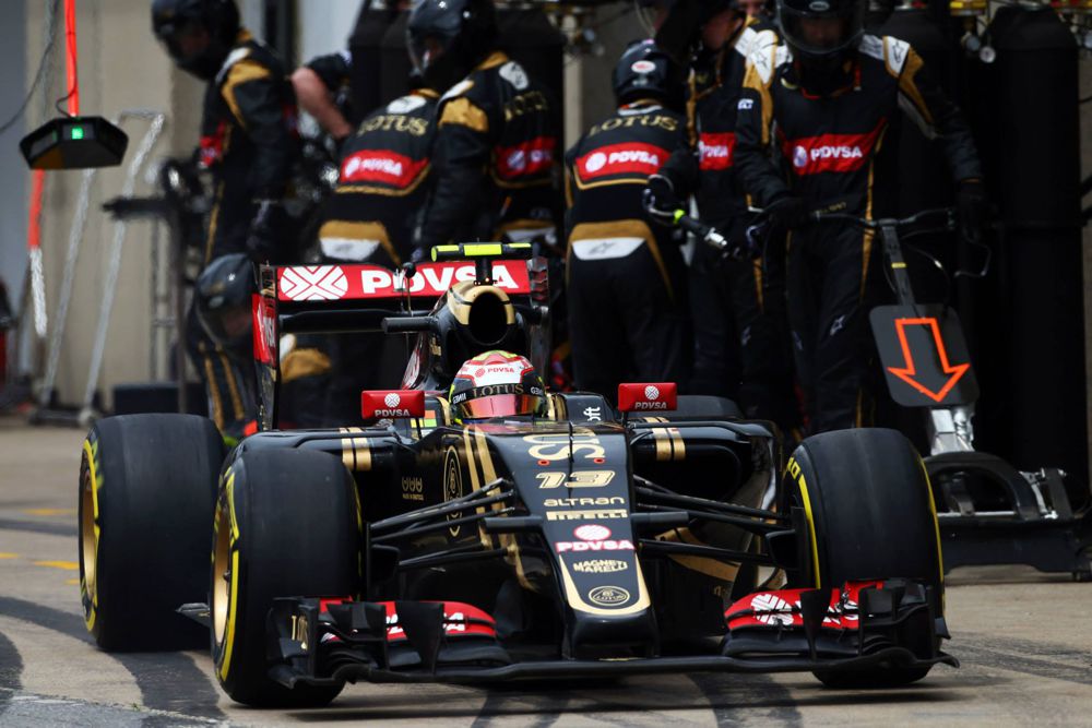 B. Ecclestone‘as sumokėjo „Lotus“ ekipos darbuotojams atlyginimus