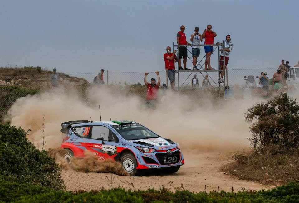 WRC. H. Paddonas sėkmingai pirmauja Italijos ralyje