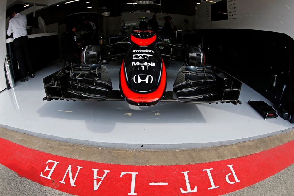 „McLaren“ bolidas įveikė avarijos testus
