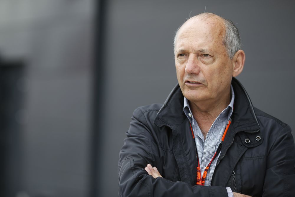Ronas Dennisas patvirtino išeinantis iš „McLaren“
