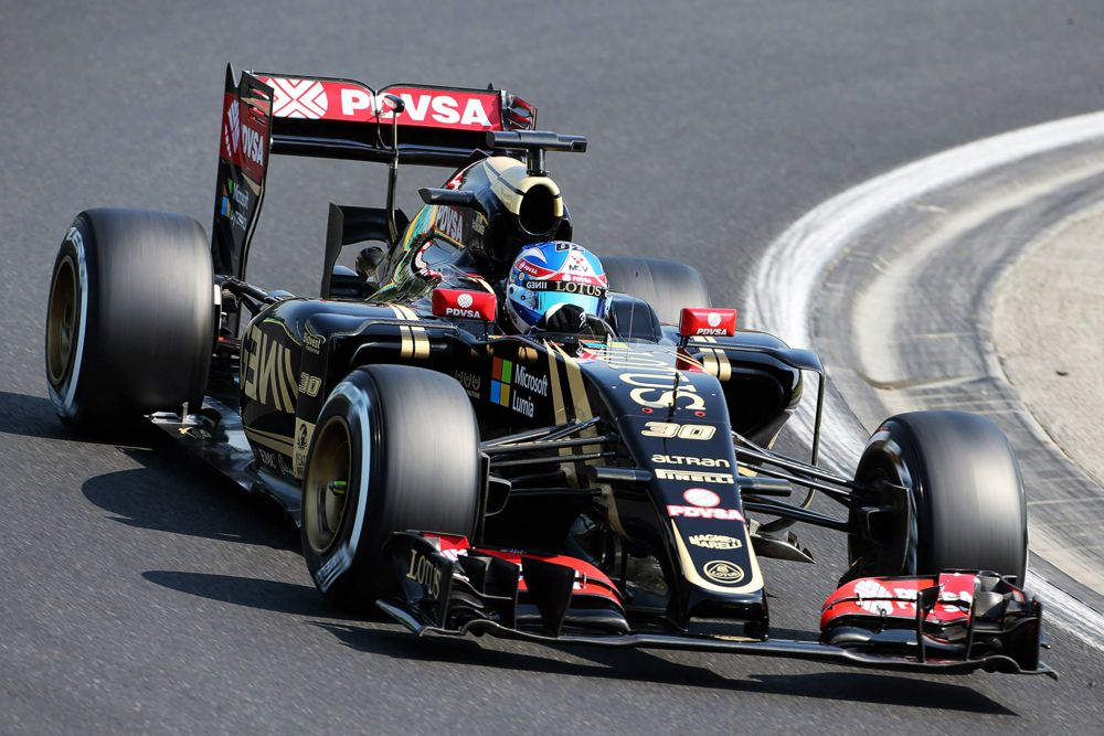„Renault“ patvirtino svarstanti galimybę įsigyti „Lotus“
