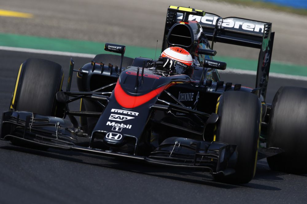 „McLaren“ ragina „Honda“ vilioti varžovų specialistus