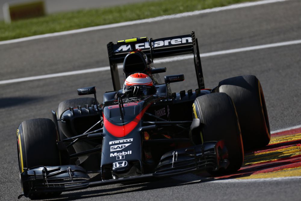 „McLaren“ ekipai vėl gresia baudos už variklių keitimus