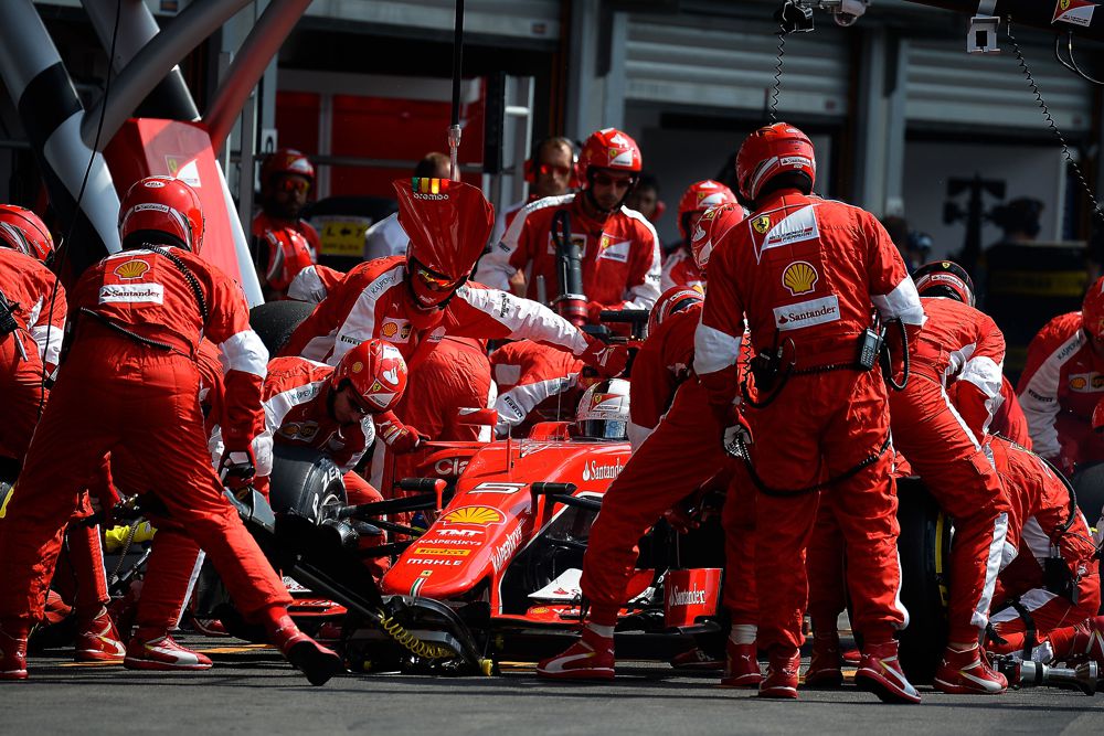 S. Vettelis stojo ginti „Ferrari“ ekipos taktinių sprendimų