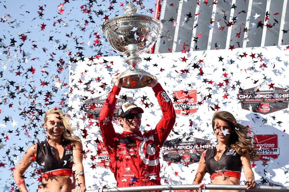 IndyCar. S. Dixonas nugalėjo finalinėse lentynėse, ketvirtą kartą tapo čempionu