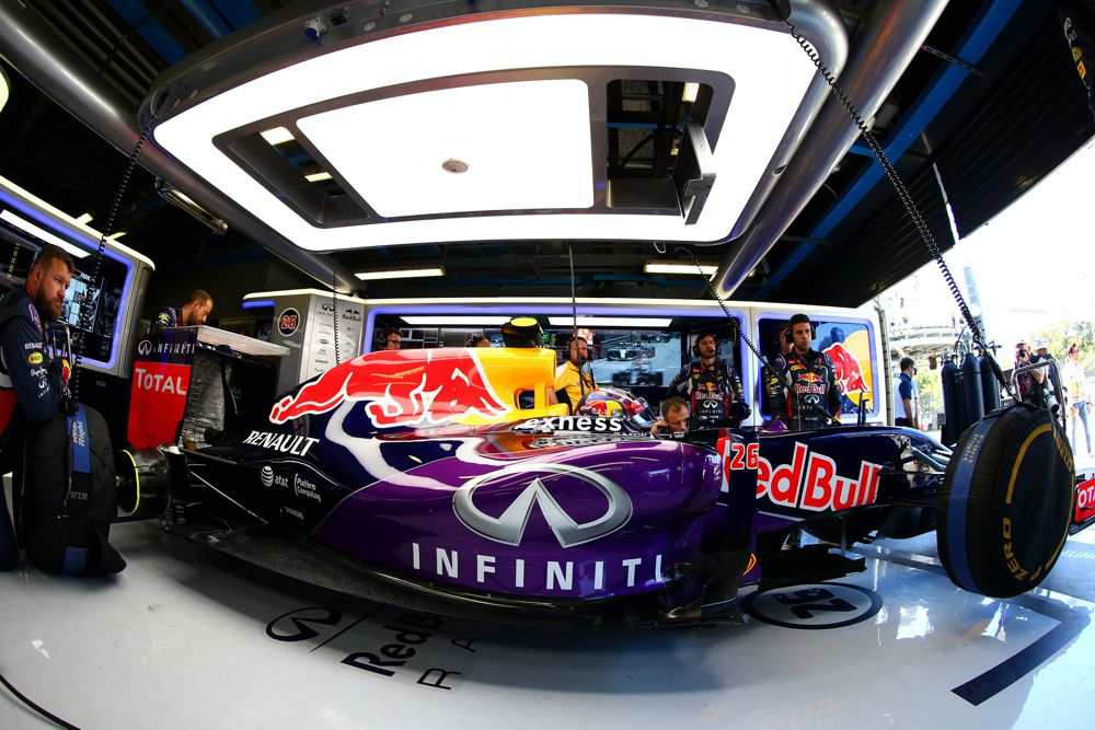 „Red Bull“ kantrybė baigėsi: komanda atsisako „Renault“ variklių