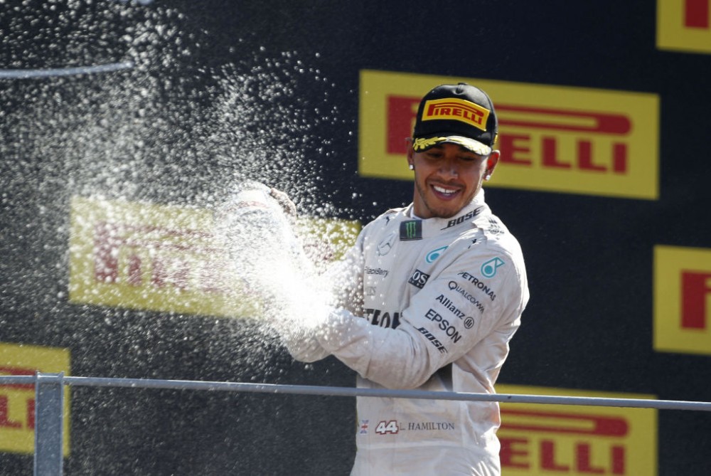 Japonijoje dominavo „Mercedes“ ir L. Hamiltonas