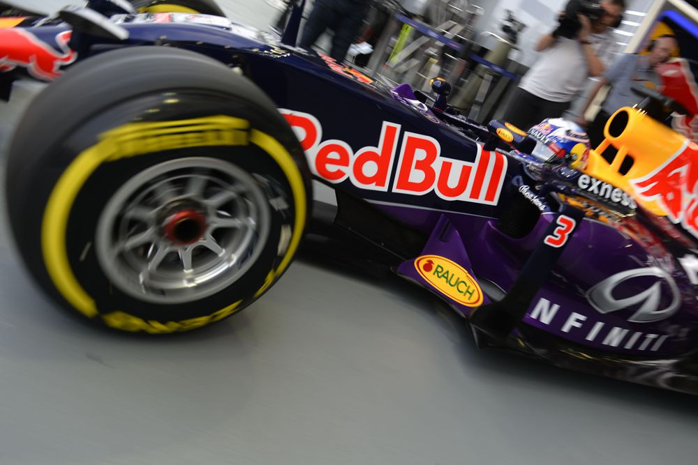 „Red Bull“ grasinimai palikti F-1 toliau tęsiasi