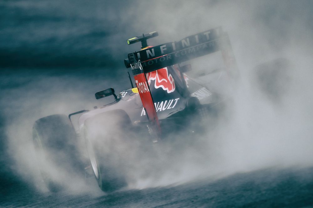 „Renault“ intensyviai ruošiasi naujam sezonui ir „Red Bull“ siūlo išbandyti patobulintus variklius