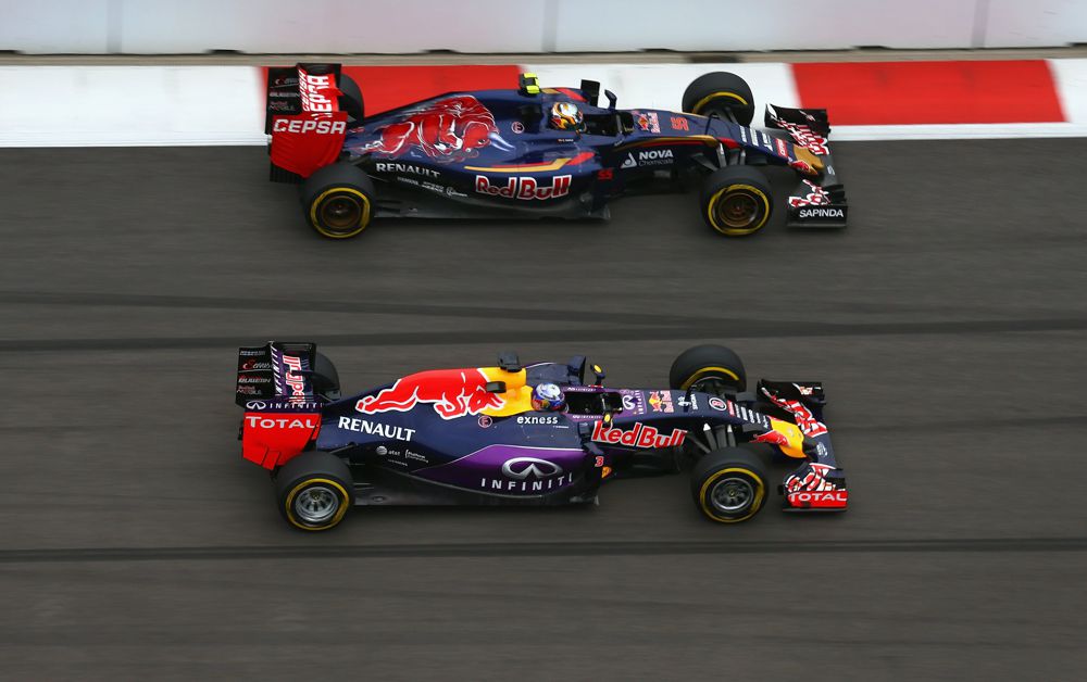 D. Ricciardo ir C. Sainzas: naudoti patobulintą „Renault“ variklį neverta