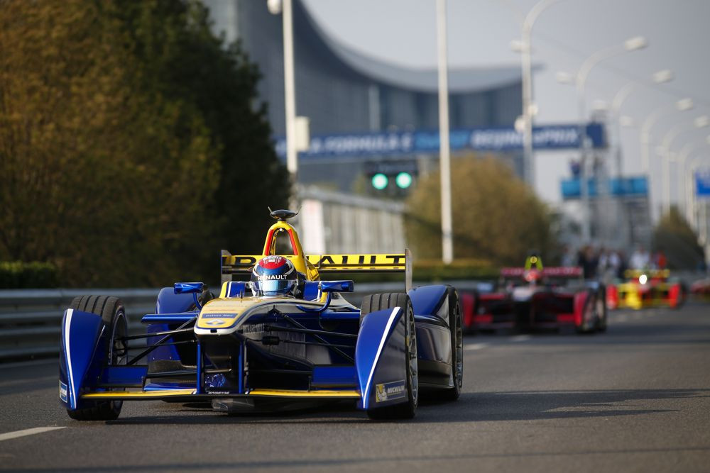FE. Pekine „pole“ iškovojo S. Buemi, N. Piquet liko paskutinis