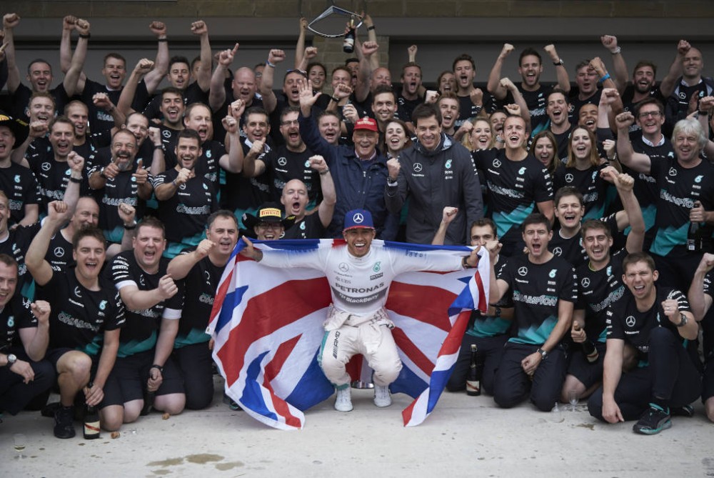 L. Hamiltonas prognozuoja dar vieną sėkmingą sezoną „Mercedes“ ekipai