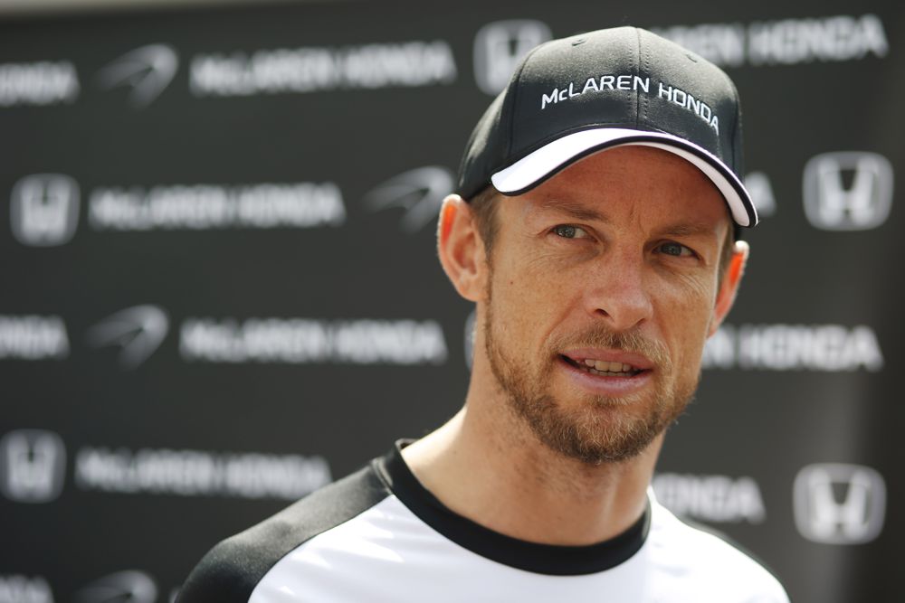 J. Buttonas svarstė galimybę baigti F-1 lenktynininko karjerą