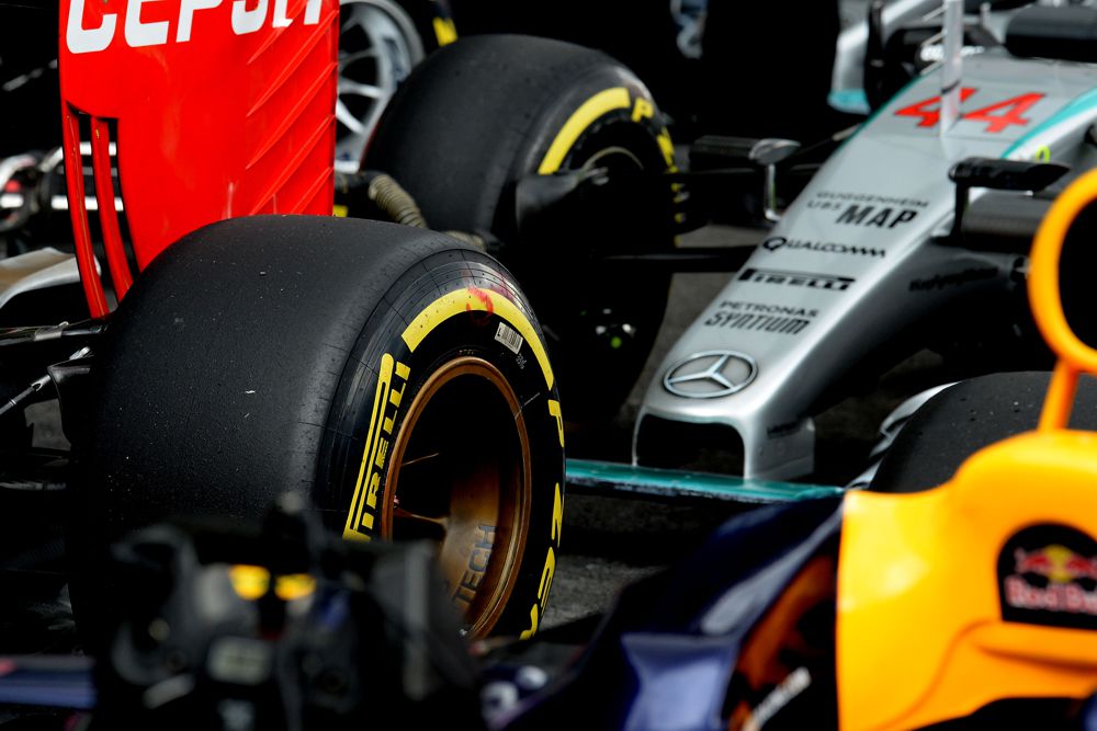 „Mercedes“ ekipa FIA turės sumokėti 5,2 mln. dolerių startinį mokestį