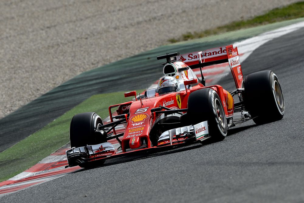 Barselonoje prasidėjusiuose F-1 bandymuose greičiausias S. Vettelis