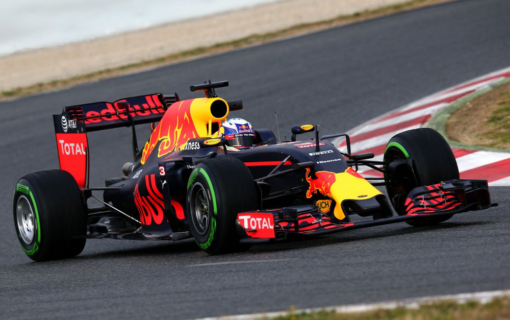 D. Ricciardo: „Mercedes“ Melburne laimės pergalingą dublį