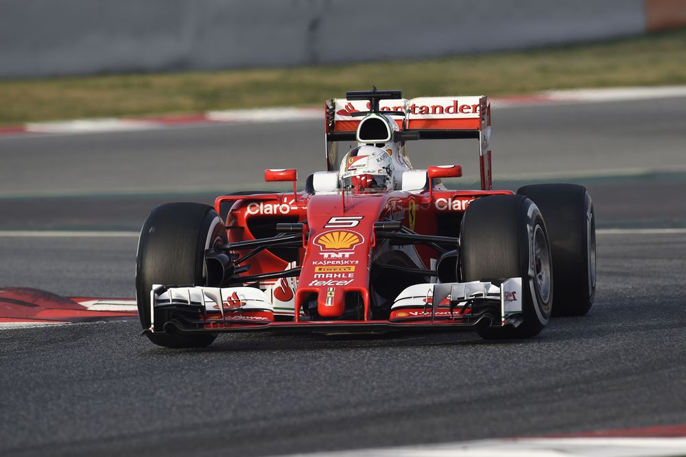 S. Vettelis: šį sezoną K. Raikkonenas bus arčiau manęs