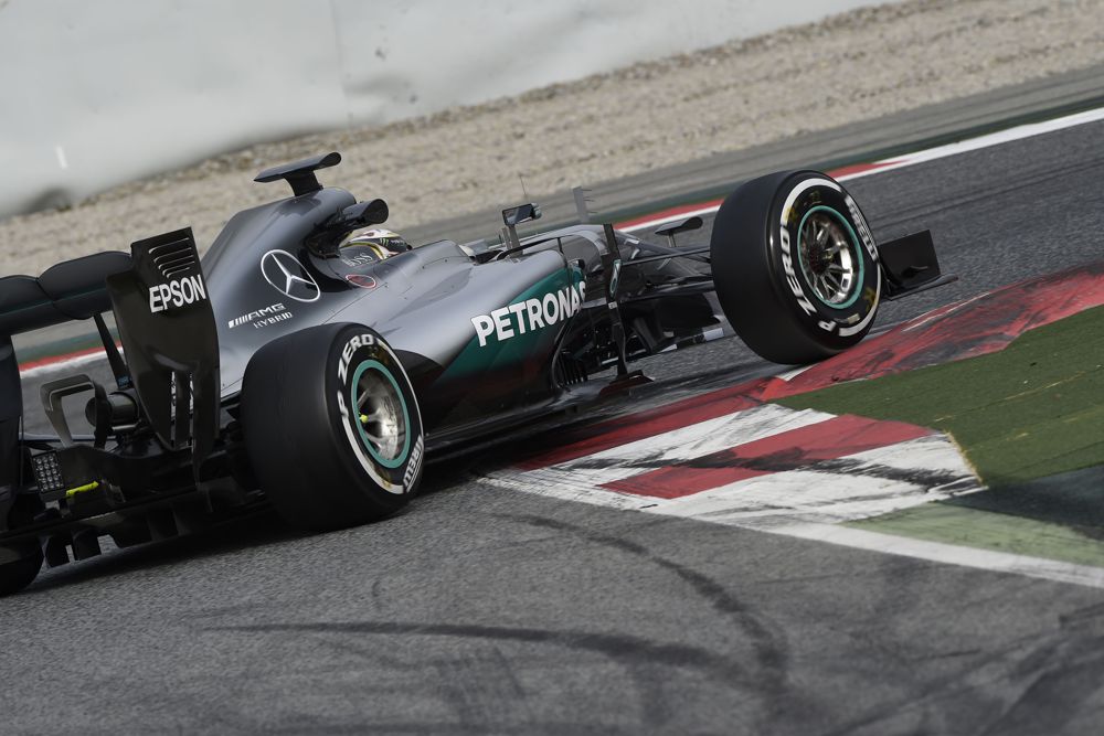 „Mercedes“ siekia padidinti variklio garsą