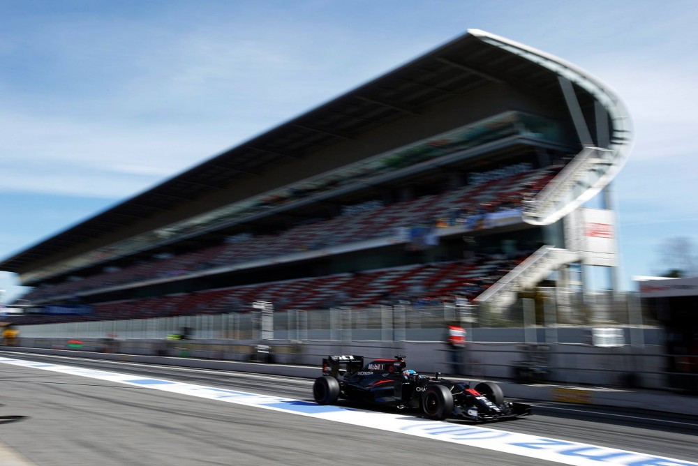 M. Hakkinenas: „McLaren“ vis dar stokoja greičio tiesiojoje