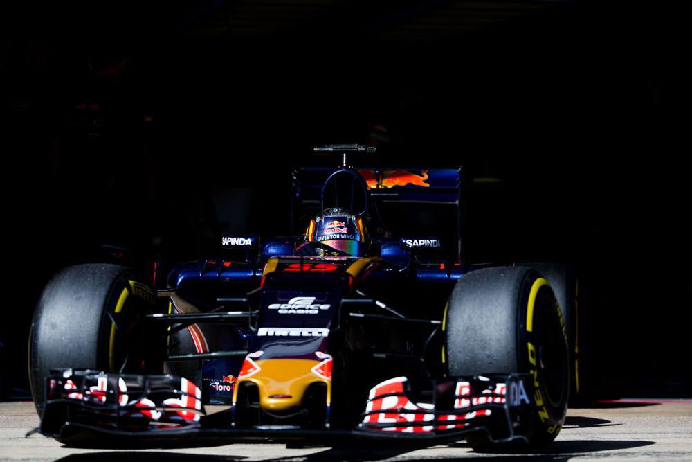 „Toro Rosso“ neplanuoja šiemet naudoti 2016 m. „Ferrari“ variklių