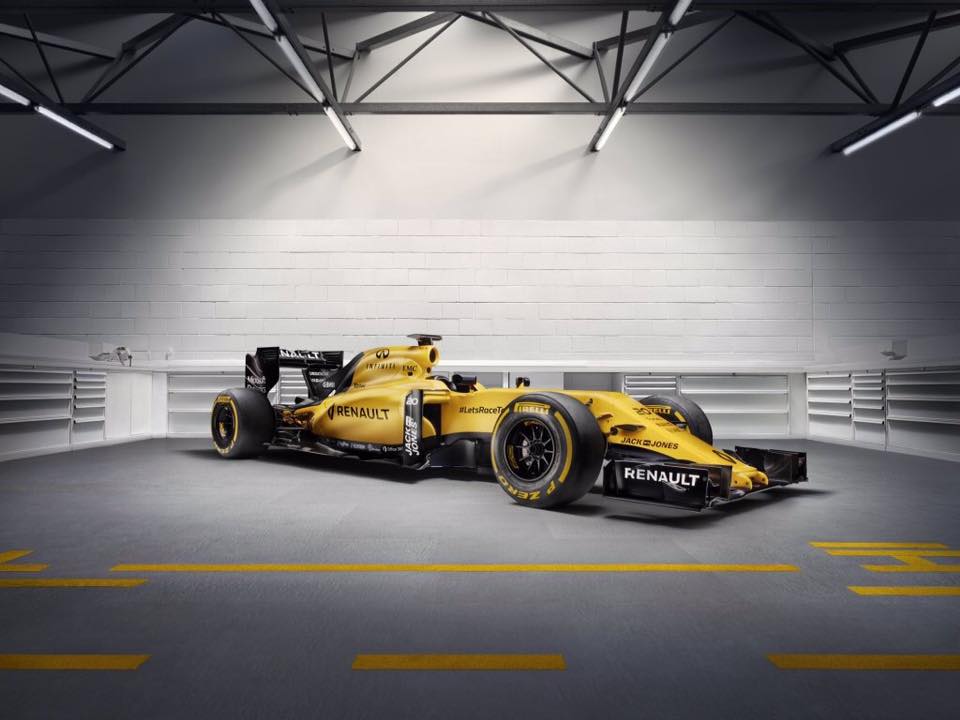 Oficialu: „Renault“ pristatė bolido dažymą (video)