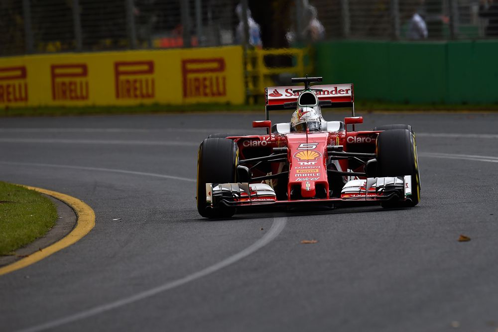 S. Vettelis neliko nusivylęs iškovota trečia vieta