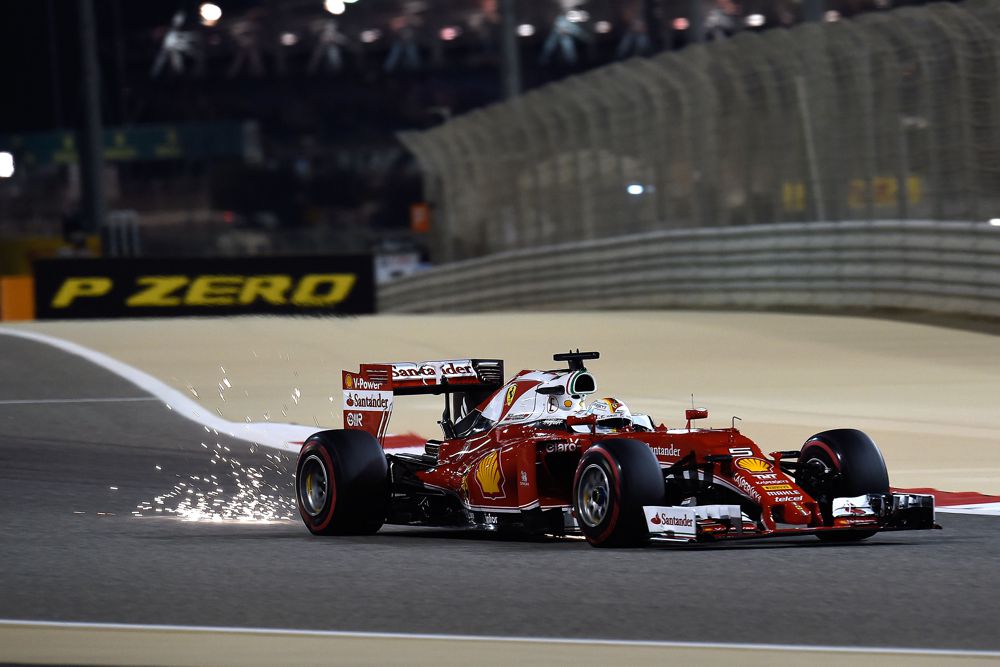 S. Vettelio bolido variklį sugadino elektronika
