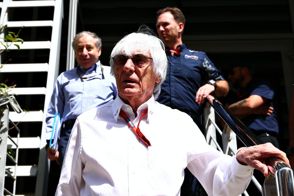 B. Ecclestone'as: „Mercedes“ bando pagąsdinti M. Verstappeną