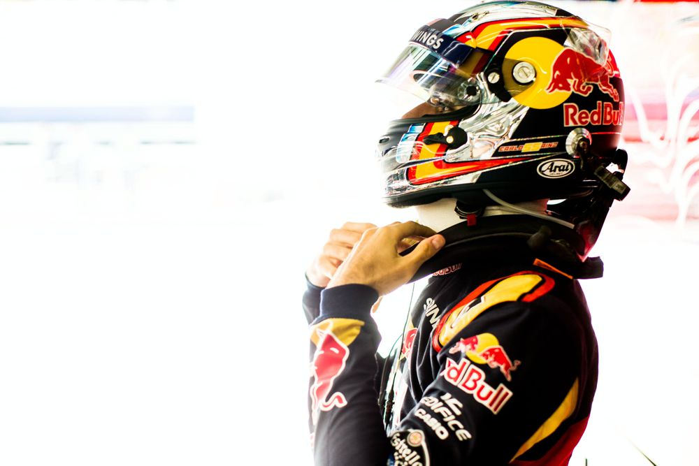 C. Sainzas atstovaus „Toro Rosso“ ekipai dar vienerius metus